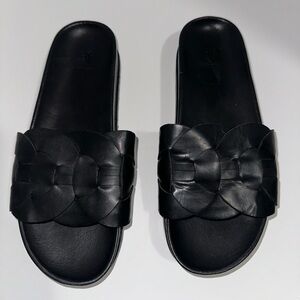 Frye Lily Woven Ring Pool Slide Sandals in Black 9